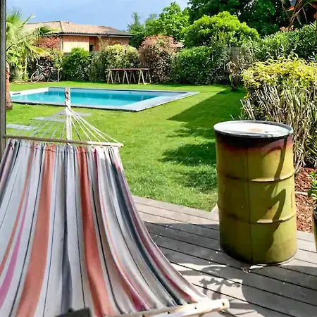 Hébergement de vacances Stunning In With Kitchen *