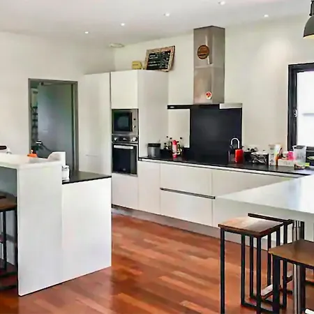 Stunning In With Kitchen Hébergement de vacances *